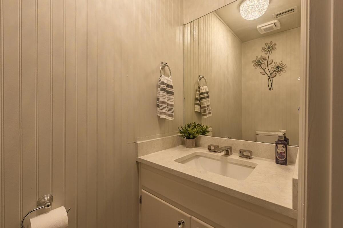 Cozy Townhome Retreat With King Bed Near I-10, Capitol, Fsu & Famu Tallahassee Kültér fotó