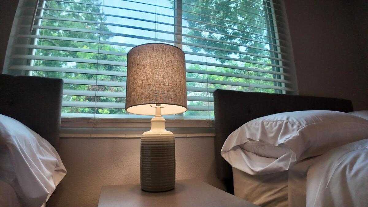 Cozy Townhome Retreat With King Bed Near I-10, Capitol, Fsu & Famu Tallahassee Kültér fotó
