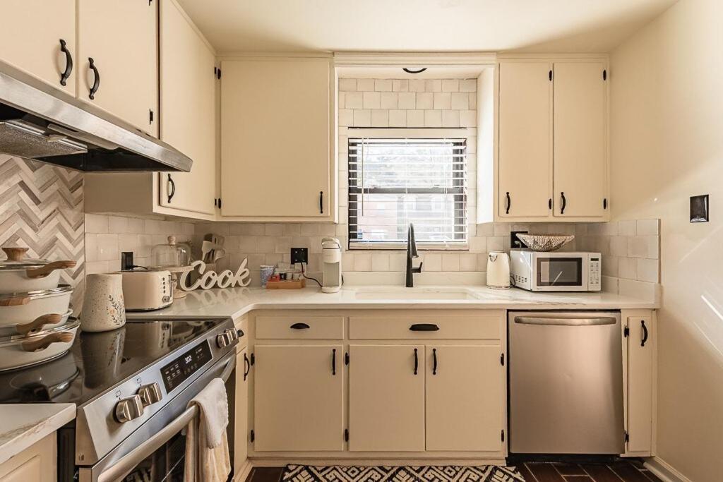 Cozy Townhome Retreat With King Bed Near I-10, Capitol, Fsu & Famu Tallahassee Kültér fotó