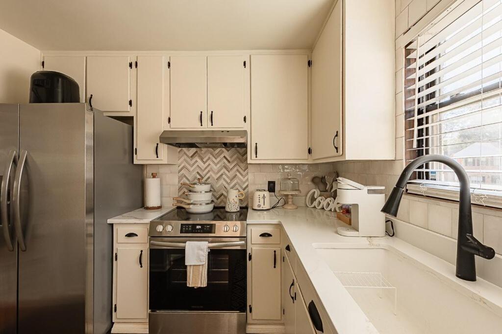 Cozy Townhome Retreat With King Bed Near I-10, Capitol, Fsu & Famu Tallahassee Kültér fotó