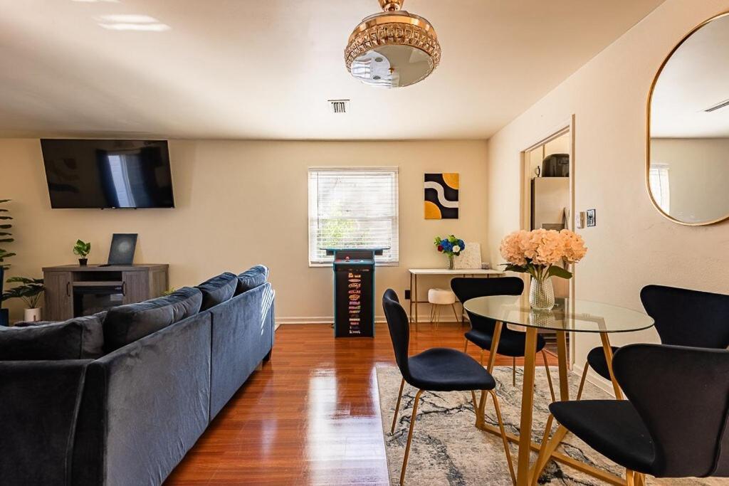 Cozy Townhome Retreat With King Bed Near I-10, Capitol, Fsu & Famu Tallahassee Kültér fotó